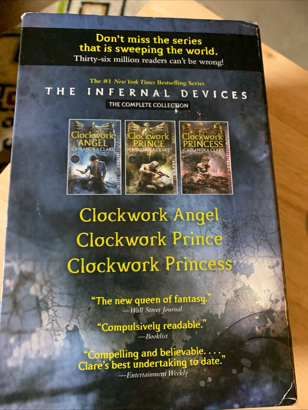 Infernal Devices, the Complete Collection (Boxed Set) : Clockwork Angel;... - Picture 2 of 11